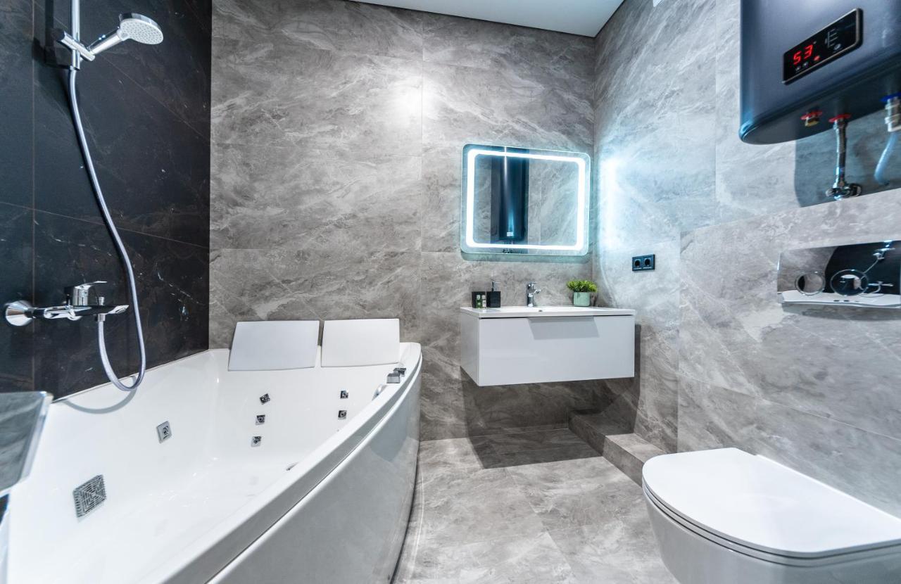 Апартаменти-Студіо "Premium Lux Apartments French Quarter 2" З Гідромасажною Ванною Чи З Душем Kiev Exterior foto