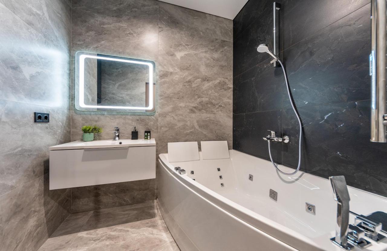Апартаменти-Студіо "Premium Lux Apartments French Quarter 2" З Гідромасажною Ванною Чи З Душем Kiev Exterior foto