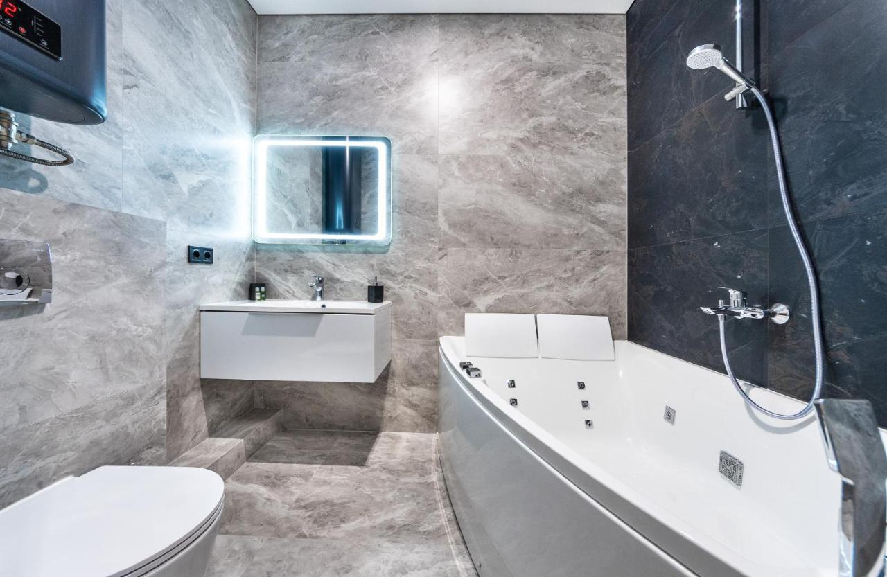 Апартаменти-Студіо "Premium Lux Apartments French Quarter 2" З Гідромасажною Ванною Чи З Душем Kiev Exterior foto